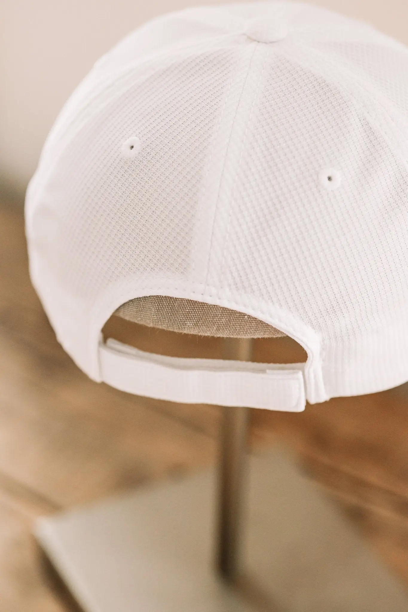 Lucky Horseshoe Hat (White) - Image 4