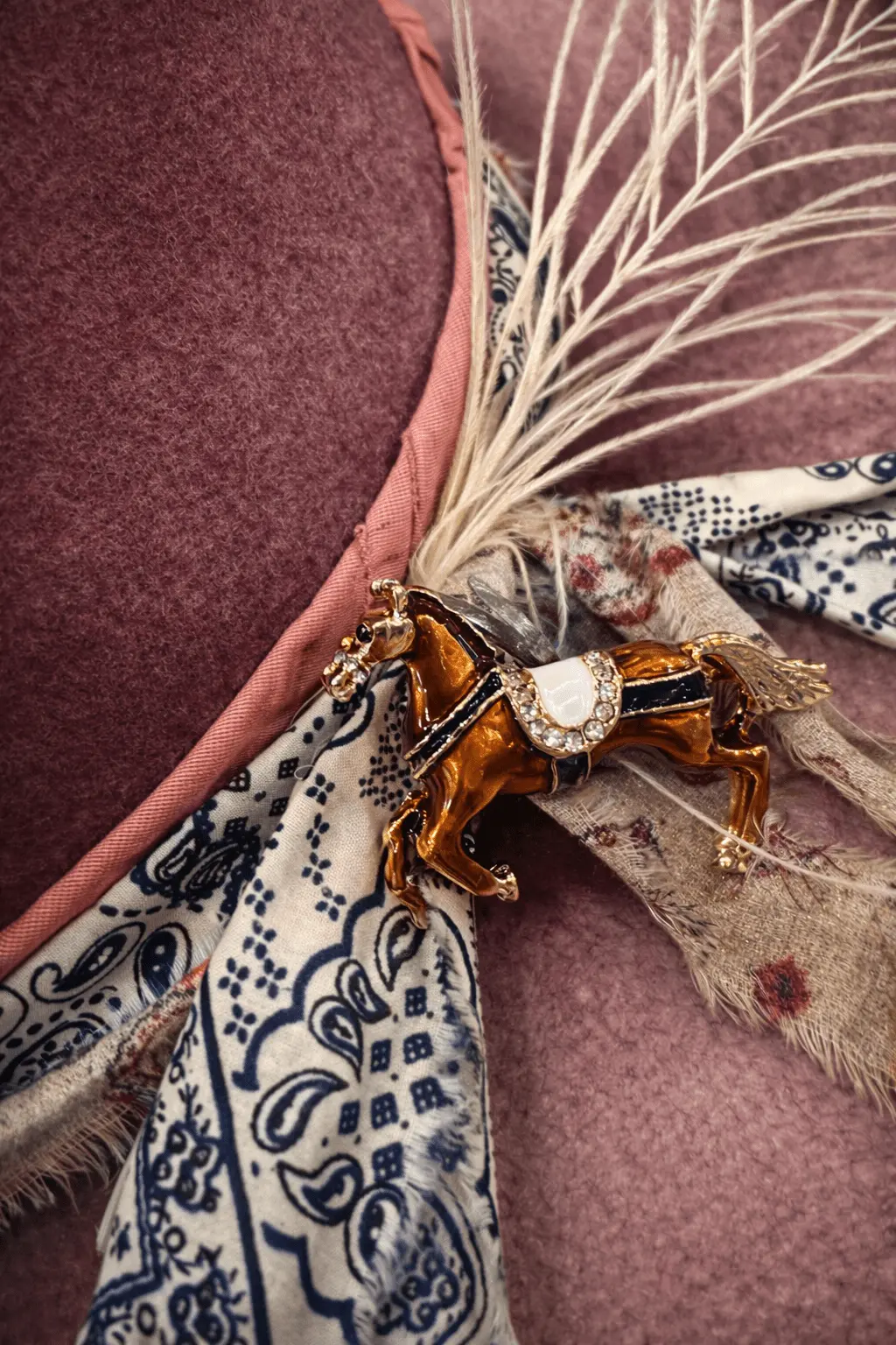 Bridle Up Horse Brooch - Image 7