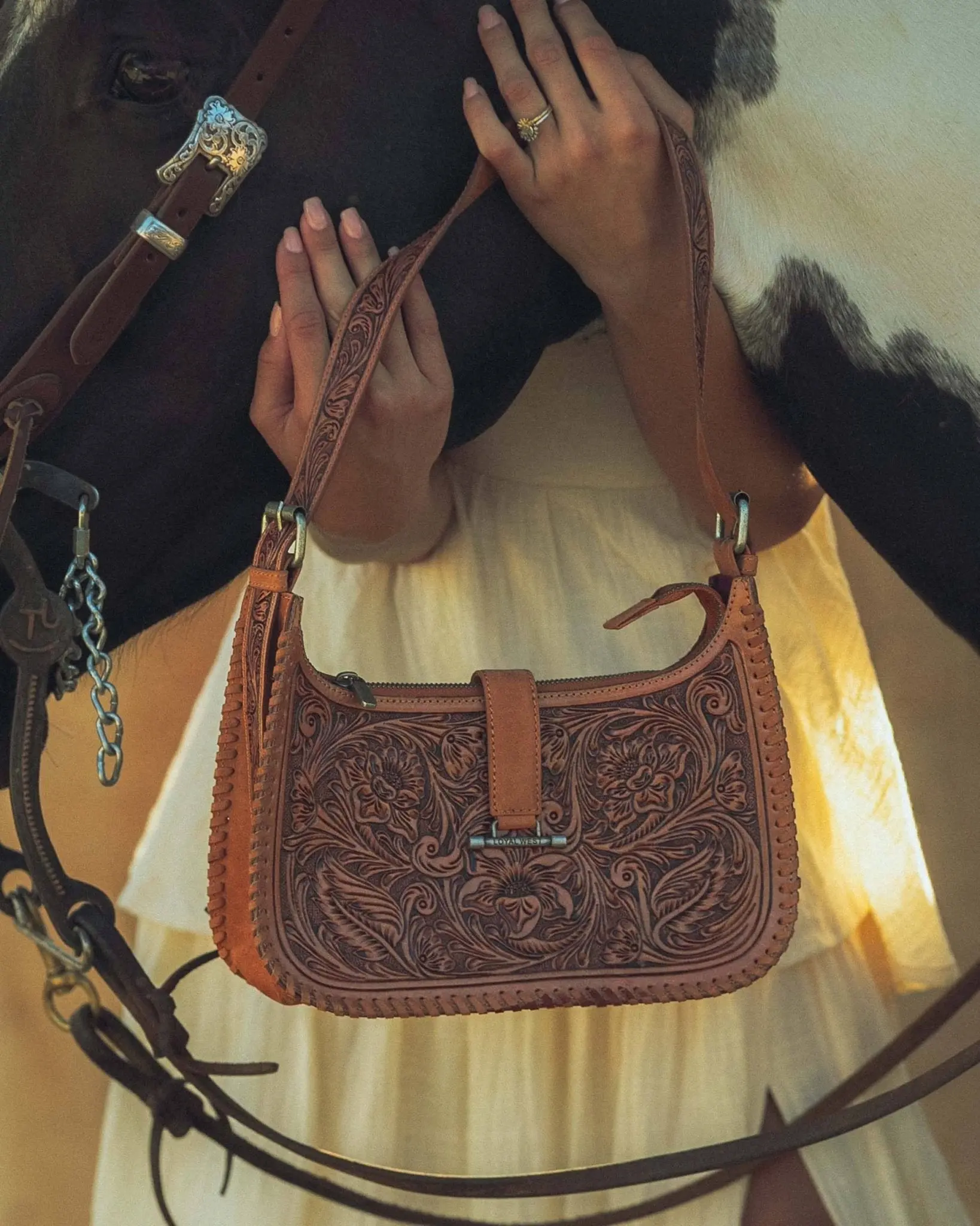 Bridle Bloom Hand-tooled Purse - Image 4