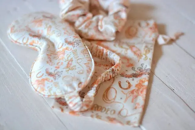 Cowgirl Eye Mask + Scrunchie Sleep Set - Image 4