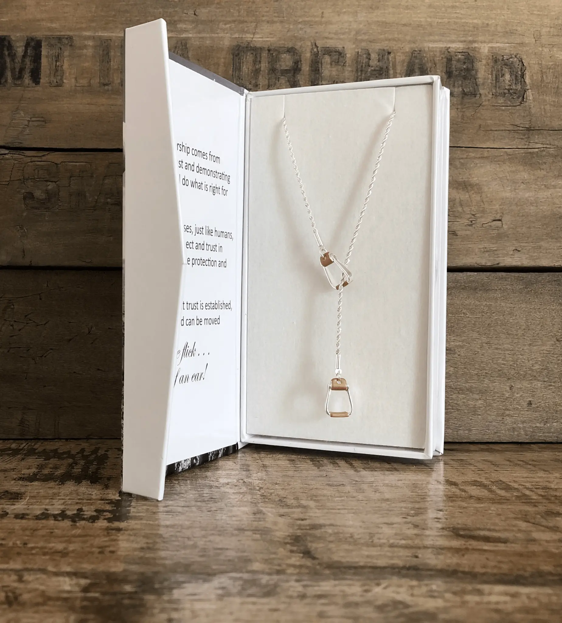 Stirrup Lariat Necklace with Copper Tones - Image 3