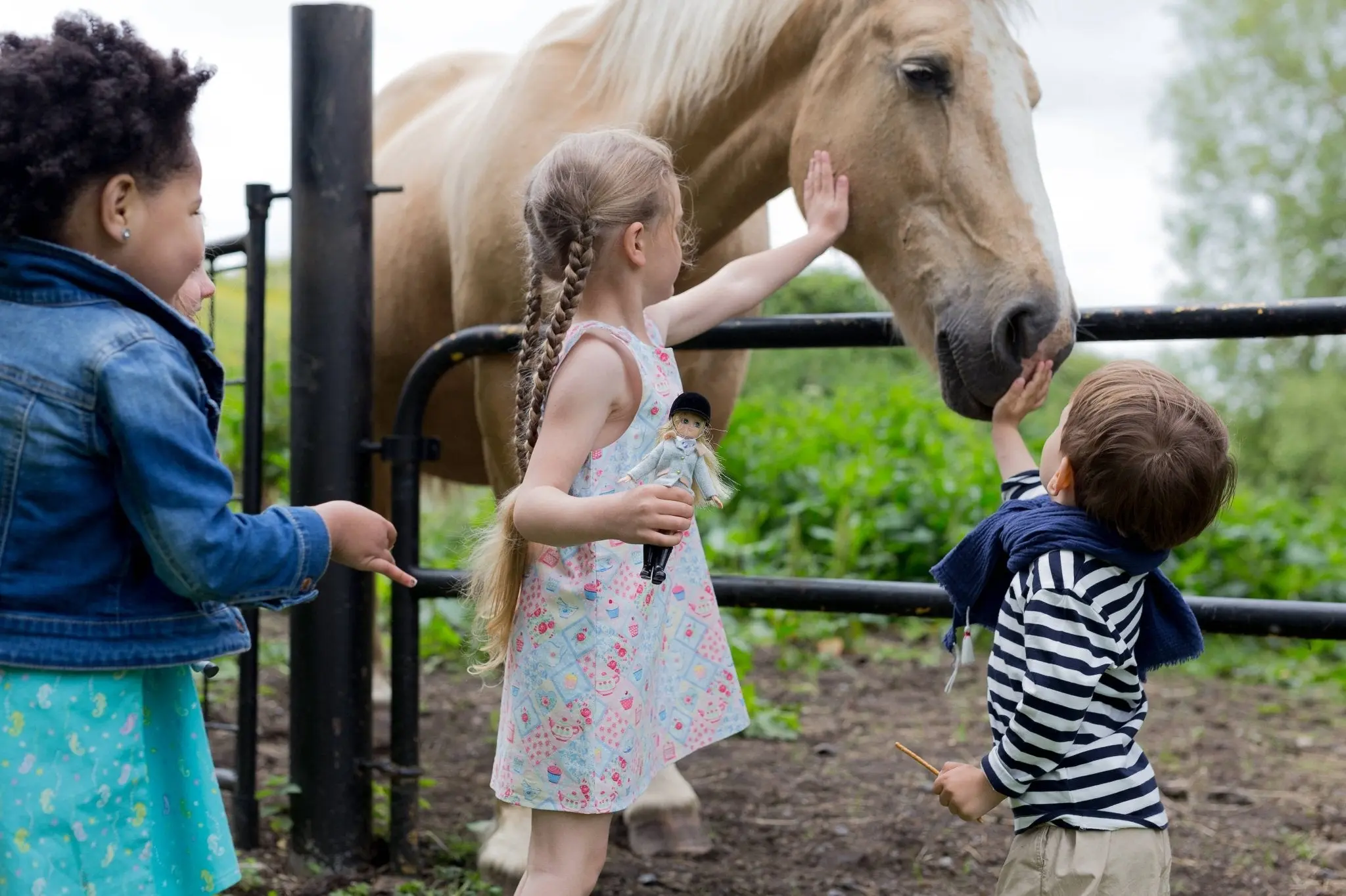 Olivia and Seren Horse Play Set - Image 3
